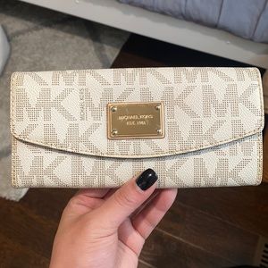 Michael Kors- Authentic Wallet